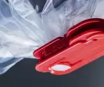 Close-up of a red Lugaia SafeSeal clamp securely sealing a single-use containment film – used for dust-tight, contamination-free closure in pharmaceutical applications.