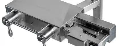 Lugaia Pneumatiktool aus Edelstahl – präzises System zum Verschließen von Linern im Containment-Bereich, montiert an einer Halterung.